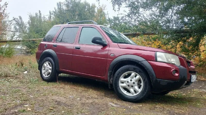 Продам свой личный автомобиль land rover freelander, . 2004 г. в. объем 2.0 турбодизель, расход топлива (10 л), пробег родной 360 и, р. машина донецкая ( не пригон, реагентов рф не видела), двигатель m - 47. ( кто в теме тот в курсе что двигатель очень надёжный), акпп обычный гидротрансформатор- переключает идеально без задержек, без толков и тд. полностью обслуженная топливная ( на 80 т. р), . по ходовке без каких либо стуков, и т д. генератор новый. резины 2- комплекта. я второй хозяин, владею 3 года. покупался мною тоже у знакомого, . цена 670 т, р. возможен символический торг. тел: +79494498637 📞 звоните: +7(949)4498637 - фотография - 2