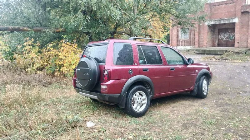 Продам свой личный автомобиль land rover freelander, . 2004 г. в. объем 2.0 турбодизель, расход топлива (10 л), пробег родной 360 и, р. машина донецкая ( не пригон, реагентов рф не видела), двигатель m - 47. ( кто в теме тот в курсе что двигатель очень надёжный), акпп обычный гидротрансформатор- переключает идеально без задержек, без толков и тд. полностью обслуженная топливная ( на 80 т. р), . по ходовке без каких либо стуков, и т д. генератор новый. резины 2- комплекта. я второй хозяин, владею 3 года. покупался мною тоже у знакомого, . цена 670 т, р. возможен символический торг. тел: +79494498637 📞 звоните: +7(949)4498637 - фотография - 3