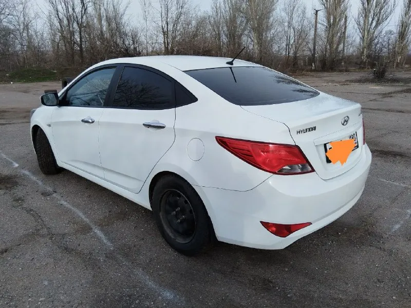 Продам hyundai solaris 2014г. пробег 205.000,мкпп 1.4 бензин. автомобиль юридически чист. состояние:электроника, ходовка, мотор и мкпп отлично. чистый ухоженный салон. по заднему бамперу есть маленький нюанс. цена 875.000 г. макеевка, +79495541972 📞 звоните: +7(949)5541972 - фотография - 2