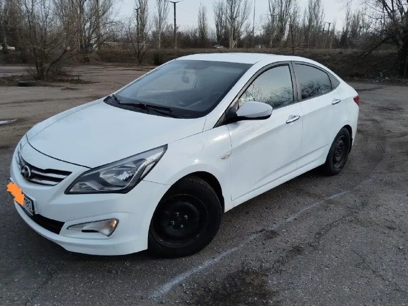 Продам hyundai solaris 2014г. пробег 205.000,мкпп 1.4 бензин. автомобиль юридически чист. состояние:электроника, ходовка, мотор и мкпп отлично. чистый ухоженный салон. по заднему бамперу есть маленький нюанс. цена 875.000 г. макеевка, +79495541972 📞 звоните: +7(949)5541972 - фотография - 3