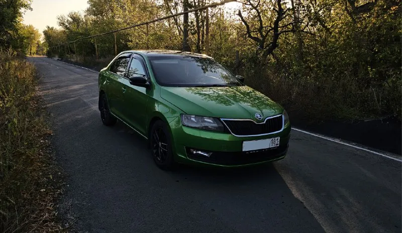 Skoda rapid black edition 2018 1.6 хорошее состояние. хозяин. цена: 950 тел: +79595615010 📞 звоните:... - фотография
