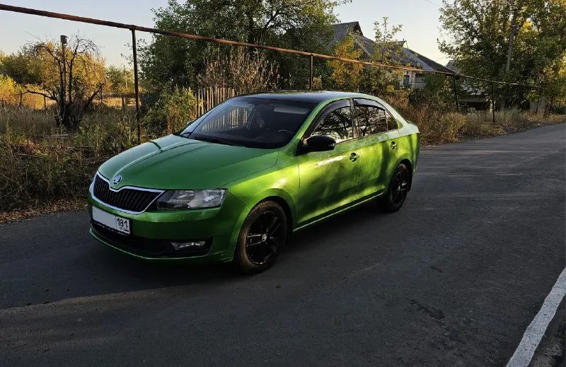 Skoda rapid black edition 2018 1.6 хорошее состояние. хозяин. цена: 950 тел: +79595615010 📞 звоните: +7(959)5615010 - фотография - 2