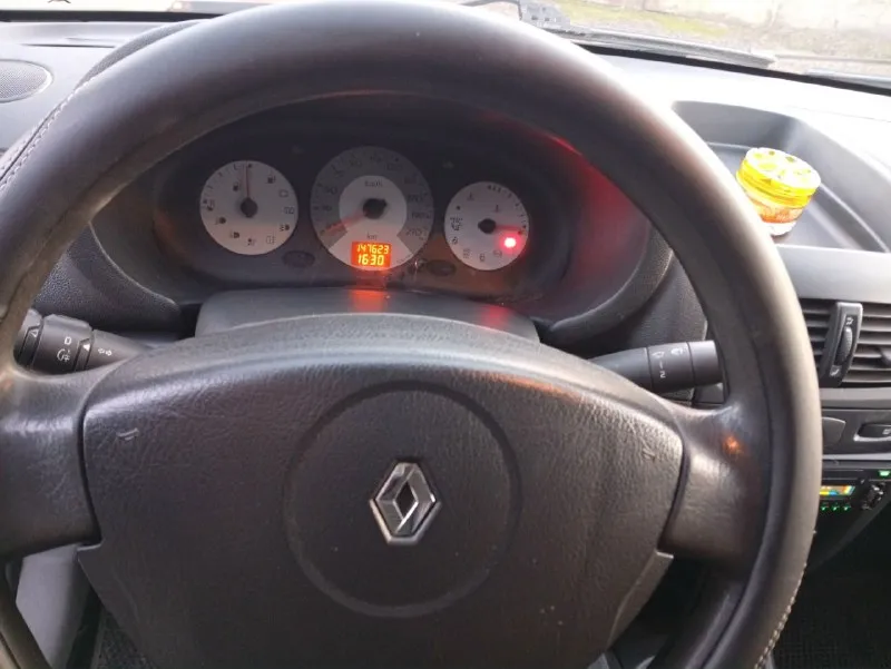 Renault clio 1.4 2007 г. продам авто в отличном состоянии. работает все, что должно работать. я хозяин по т. п. из последнего т. о: новые 2 радиатора, новый антифриз, компрессор кондиционера, резонатор и основной глушитель, ремень, ролики, гур насос. вообщем денег не жалел, делал для себя. продажа в связи с покупкой нового автомобиля. интересует обмен на солярис с моей доплатой. цена 450 без торга. ±79493803295 перекупам просьба не беспокоить. енакиево 📞 звоните: +7(949)3803295 - фотография - 8