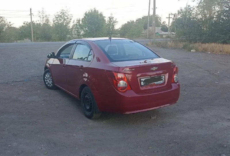 Продам chevrolet aveo т300, 2013 год. ✅двигатель - бензин, 1.6 л, ✅мощность 115 л. с.; ✅ ✅привод передний, пробег160000 км состояние авто отличное, вся машина обслужена. все жидкости поменяны, масло в двигателе масло в коробке антифриз тормозная жидкость. по ходовой части абсолютно без каких либо нареканий! двигатель, коробка в идеале, масло не ест, коробка не пинается. салон чистый и ухоженный. автомобиль вложений не потребует ещё долгие годы! сел и поехал! полная комплектация по салону. новая резина зима и лето. +79493602531; +79493547541 700000р. 📞 звоните: +7(949)3602531 - фотография - 3