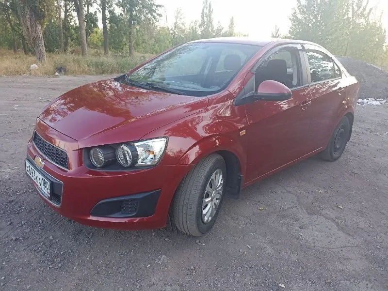 Продам chevrolet aveo т300, 2013 год. ✅двигатель - бензин, 1.6 л, ✅мощность 115 л. с.; ✅ ✅привод передний, пробег160000 км состояние авто отличное, вся машина обслужена. все жидкости поменяны, масло в двигателе масло в коробке антифриз тормозная жидкость. по ходовой части абсолютно без каких либо нареканий! двигатель, коробка в идеале, масло не ест, коробка не пинается. салон чистый и ухоженный. автомобиль вложений не потребует ещё долгие годы! сел и поехал! полная комплектация по салону. новая резина зима и лето. +79493602531; +79493547541 700000р. 📞 звоните: +7(949)3602531 - фотография - 4