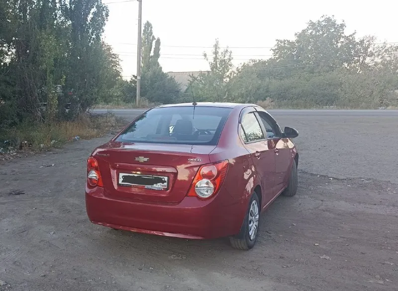 Продам chevrolet aveo т300, 2013 год. ✅двигатель - бензин, 1.6 л, ✅мощность 115 л. с.; ✅ ✅привод передний, пробег160000 км состояние авто отличное, вся машина обслужена. все жидкости поменяны, масло в двигателе масло в коробке антифриз тормозная жидкость. по ходовой части абсолютно без каких либо нареканий! двигатель, коробка в идеале, масло не ест, коробка не пинается. салон чистый и ухоженный. автомобиль вложений не потребует ещё долгие годы! сел и поехал! полная комплектация по салону. новая резина зима и лето. +79493602531; +79493547541 700000р. 📞 звоните: +7(949)3602531 - фотография - 5