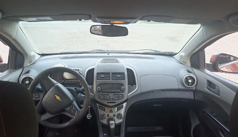 Продам chevrolet aveo т300, 2013 год. ✅двигатель - бензин, 1.6 л, ✅мощность 115 л. с.; ✅ ✅привод передний, пробег160000 км состояние авто отличное, вся машина обслужена. все жидкости поменяны, масло в двигателе масло в коробке антифриз тормозная жидкость. по ходовой части абсолютно без каких либо нареканий! двигатель, коробка в идеале, масло не ест, коробка не пинается. салон чистый и ухоженный. автомобиль вложений не потребует ещё долгие годы! сел и поехал! полная комплектация по салону. новая резина зима и лето. +79493602531; +79493547541 700000р. 📞 звоните: +7(949)3602531 - фотография - 6