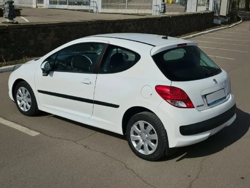 Продам peugeot(пежо)207(купе),2009 год, в отличном состоянии. пробег 129000 км. (родной, подтверждается автотекой). без дтп. всего 1 владелец. (всю жизнь в одних руках) в 2010 году выехала с салона, даже имеется чек о покупке. мотор 1.4л. , очень резвый для неё. кузов оцинкованный, в идеале, ни вмятин, ни потёртостей, ни рыжиков нет. кондиционеp холодит, печка греет, обогрев зеркал, абс, эур, бк, цз, сигнализация, стеклоподъёмники, магнитола, хорошие динамики, новый акб, вся безопасность на месте: подушки фронтальные и боковые, коробка автомат (робот), подрулевые лепестки. перед продажей полностью обслужена, коробка переключается чётко и без затупов. машинка своих денег стоит и полностью обслужена. машина на r15 дисках, уже на новой зимней резине! салон отличный, не прокурен. любые проверки на сто приветствую. в жизни машина выглядит еще ярче, и лучше чем на фото. ездила девушка аккуратно, за машиной следила. учет рф, полное переоформление на вас в мрэо. без штрафов, аре 📞 звоните: +7(949)8953126 - фотография - 5