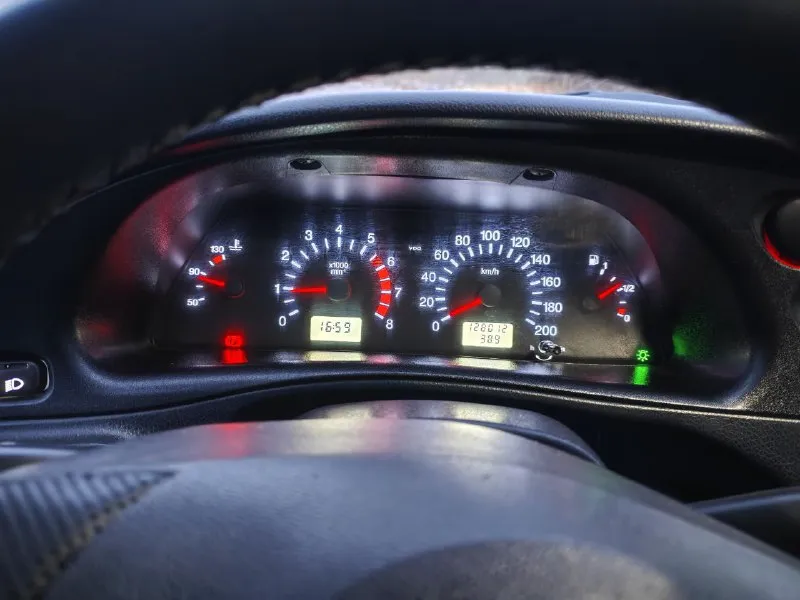 Продаю личный автомобиль. 2012 г. в. эксплуатация ежедневная, автомобиль делался под себя, сделано много чего. а именно: светодиодные линзованные туманки, пересвет кнопок, приборной панели и блока отопителя, эва ковры, чехлы на сиденья, перешив руля, кантики дверей-проклеены антискрипом. музыкальные компоненты собраны компанией альфард кастом(аксай), играет хорошо. самое больное шевика(ступицы), заменены на усиленные, от производителя "волгаавтопром" с наружным креплением тормозного диска, суппорта от ваз-2109.система охлаждения собрана на силиконовых патрубках. шланги гур и все жидкость обновлены. расширительный бачок от вага. резина зимняя-свежая. в сентябре этого года снимался весь наружный пластик с дверей и обрабатывались, красились двери и колесные арки от начинающейся ржавчины, готов приложить фото. хорошая машина для своих лет и своего пробега. торг при осмотре. +79495564623 130 т. км 590000 рублей 📲 tg: @chuvas22 📞 звоните: +7(949)5564623 - фотография - 10