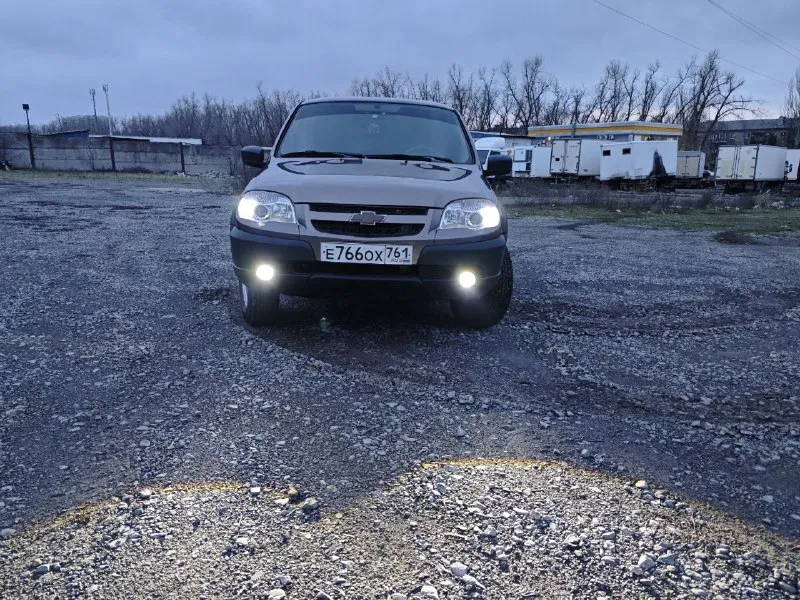 Продаю личный автомобиль. 2012 г. в. эксплуатация ежедневная, автомобиль делался под себя, сделано много чего. а именно: светодиодные линзованные туманки, пересвет кнопок, приборной панели и блока отопителя, эва ковры, чехлы на сиденья, перешив руля, кантики дверей-проклеены антискрипом. музыкальные компоненты собраны компанией альфард кастом(аксай), играет хорошо. самое больное шевика(ступицы), заменены на усиленные, от производителя "волгаавтопром" с наружным креплением тормозного диска, суппорта от ваз-2109.система охлаждения собрана на силиконовых патрубках. шланги гур и все жидкость обновлены. расширительный бачок от вага. резина зимняя-свежая. в сентябре этого года снимался весь наружный пластик с дверей и обрабатывались, красились двери и колесные арки от начинающейся ржавчины, готов приложить фото. хорошая машина для своих лет и своего пробега. торг при осмотре. +79495564623 130 т. км 590000 рублей 📲 tg: @chuvas22 📞 звоните: +7(949)5564623 - фотография - 6