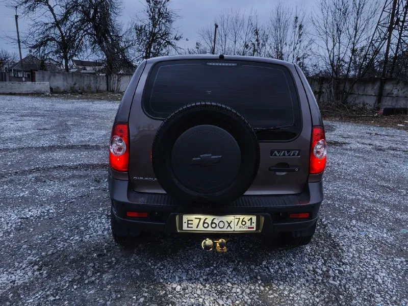 Продаю личный автомобиль. 2012 г. в. эксплуатация ежедневная, автомобиль делался под себя, сделано много чего. а именно: светодиодные линзованные туманки, пересвет кнопок, приборной панели и блока отопителя, эва ковры, чехлы на сиденья, перешив руля, кантики дверей-проклеены антискрипом. музыкальные компоненты собраны компанией альфард кастом(аксай), играет хорошо. самое больное шевика(ступицы), заменены на усиленные, от производителя "волгаавтопром" с наружным креплением тормозного диска, суппорта от ваз-2109.система охлаждения собрана на силиконовых патрубках. шланги гур и все жидкость обновлены. расширительный бачок от вага. резина зимняя-свежая. в сентябре этого года снимался весь наружный пластик с дверей и обрабатывались, красились двери и колесные арки от начинающейся ржавчины, готов приложить фото. хорошая машина для своих лет и своего пробега. торг при осмотре. +79495564623 130 т. км 590000 рублей 📲 tg: @chuvas22 📞 звоните: +7(949)5564623 - фотография - 7