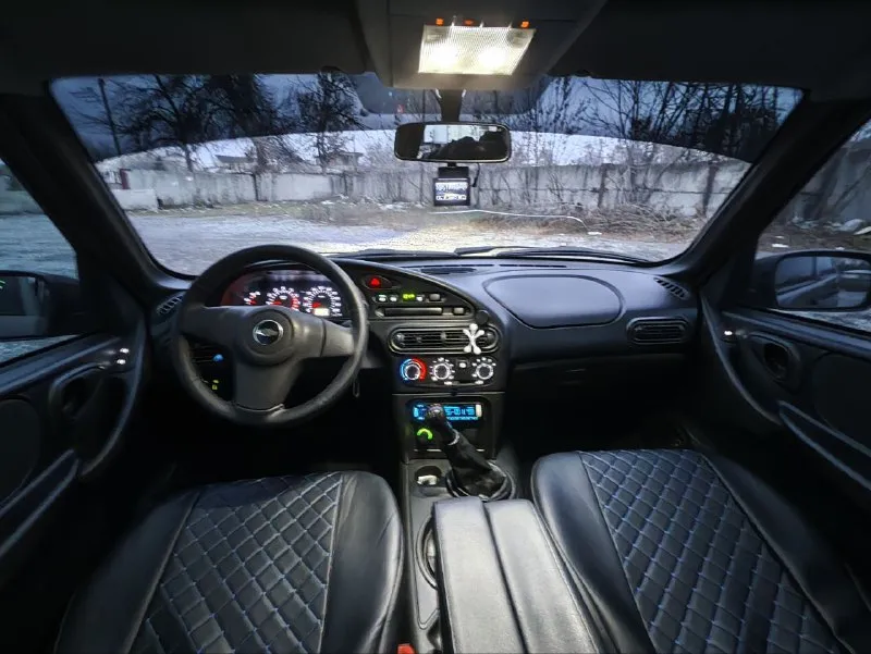 Продаю личный автомобиль. 2012 г. в. эксплуатация ежедневная, автомобиль делался под себя, сделано много чего. а именно: светодиодные линзованные туманки, пересвет кнопок, приборной панели и блока отопителя, эва ковры, чехлы на сиденья, перешив руля, кантики дверей-проклеены антискрипом. музыкальные компоненты собраны компанией альфард кастом(аксай), играет хорошо. самое больное шевика(ступицы), заменены на усиленные, от производителя "волгаавтопром" с наружным креплением тормозного диска, суппорта от ваз-2109.система охлаждения собрана на силиконовых патрубках. шланги гур и все жидкость обновлены. расширительный бачок от вага. резина зимняя-свежая. в сентябре этого года снимался весь наружный пластик с дверей и обрабатывались, красились двери и колесные арки от начинающейся ржавчины, готов приложить фото. хорошая машина для своих лет и своего пробега. торг при осмотре. +79495564623 130 т. км 590000 рублей 📲 tg: @chuvas22 📞 звоните: +7(949)5564623 - фотография - 8