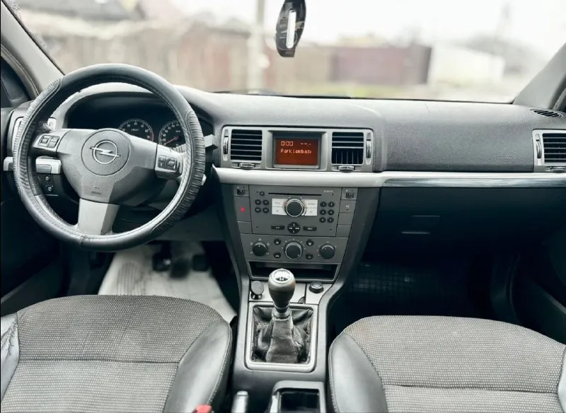 Продаю срочно торг у капота. 465 тыс. руб. opel vectra c рейсталинг 2007 1.8 безнин механика. родной пробег 235тыс. км. 3 собственника. птс оригинал. автотека зеленейшая. авто в хорошем состоянии без вложений. мотор не дымит не троит, ходовая перебрана, коробка без проблем. кузов в нормальном состоянии для своих лет. салон чистый и ухоженный. богатая комплектация. зимняя резина, новый акб, новое масло фильтра, ремень грм только поменял, фазики тоже новые только заменил, модуль зажигания не давно поменял. ходовую всю перебрал. авто полностью обслужена и готова к дальнейшей эксплуатации. документы в полном порядке юредически чистая. любое переоформление. осмотр донецк +79493114199 - фотография - 8