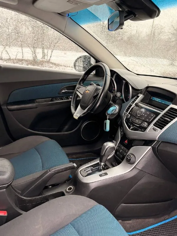 Chevrolet cruze 1.8 автомат 2012г ✅ без дтп !✅ не такси !✅ весь в родной краске ✅ автотека это подтверждает 👍 можете проверять без проблем, пробег 214т км. двигатель обслужен грм, помпу, прокладки, теплообменник, меняли 10 т км назад, двигатель в отличном состоянии! не дымит ! не троит ! масло не расходует ! коробка в отличном состоянии! без пинков ! без рывков ! и прочего, ходовая в идеальном состоянии! нечего не стучит, не гремит, не шумит ! отрабатывает правильно мягко как должна, любые проверки в любом авто сервисе за ваш счет приветствуется без проблем ✅✅ кузов в отличном состоянии. без рыжиков !! без жучков ! без гнили !!! без вздутий краски ! и прочего ! кузов в полном порядке✅ 2 комплекта резины сейчас на зимней шипованный резине куплена в этом году ! и летняя тоже свежая комплект с машиной, 2 ключа сигнализации с автозапуском стар-лайн, комплектация отличная, датчик дождя, датчик света, мульти руль, 4 стеклоподъемника, парктроники, документы чистые макеевка цена 745.000 т. +79496073269 - фотография - 8