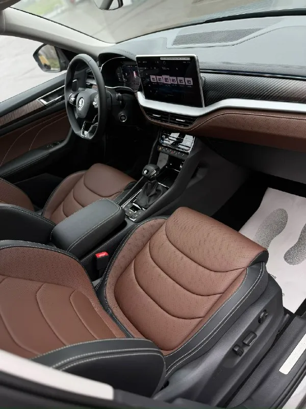 📌в наличии в макеевке skoda kodiaq, 2025 ✅ новый автомобиль ✅ 7 мест ✅ комплект зимних шин pirelli и комплект ковриков в подарок 🎁 объем: 2.0 л тип топлива : бензин мощность : 220 л. с. трансмиссия : автоматическая тип привода : полный опции : • кожаный салон • электропривод сидений • ⁠3 ряда сидений • бесключевой доступ • запуск с кнопки • климат-контроль • камеры 360 • панорамная крыша • ассистенты вождения • led свет • подогрев и обдув сидений ⚡️цена: 4 715 000 руб. 📍место осмотра : г. макеевка ☎️ 7-949-306-71-90 геннадий 📞 звоните: +7(949)3067190 - фотография - 7