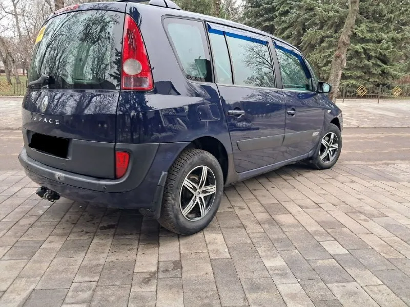 Продаю renault эспейс, 4 поколение, современный автомобиль, минивен, двигатель 1.9дизель, 2004 года выпуска. высокий уровень комфорта и безопасности. вместительный салон, противотуманные фары, электронный спидометр, ключ-карта, запуск с кнопки старт-стоп. возможности трансформации салона. хорошая обзорность. легкость в управлении. вместительный багажник. кузов оцинкованный. центральный замок. кузов и днище в хорошем cocтoянии. эксплуатируется бережно, ежедневные поездки на работу. . цена 600 тыс. возможен торг при осмотре. также рассмотрю обмен предложения в личку, : +79494647048. +79855646617 телеграм 📞 звоните: +7(949)4647048 - фотография - 5