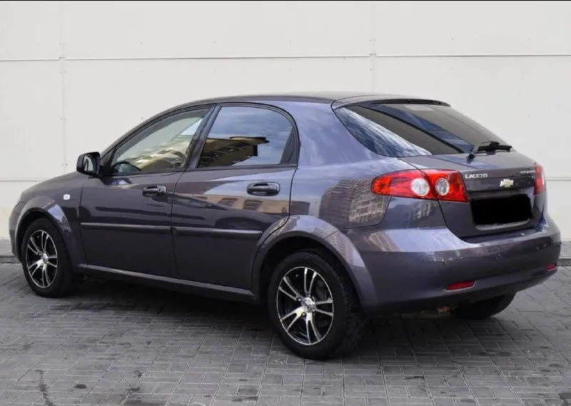 Встречайте новый год на новом автомобиле 🎄, продам экономный, неприхотливый хэтчбек chevrolet lacetti 2011 года, механика, 152 000 оригинального честного пробега, масла не ест от замены до замены, расход ( по городу ~9 литров, трасса - 6 л), автомобиль на свежей зимней резине шипы, автомобиль исключительно южной эксплуатации, московских реагентов не видела, рыжики, вздутие краски на автомобили отсутствуют, весь кузов выглядит отлично, все зазоры, герметики все в заводском состоянии, низа дверей, пороги, стаканы, днище все в отличном состоянии, без коррозии, печка так же без нареканий, по электрике абсолютно все работает, по ходовой ничего не стучит, не гремит, вся обслужена, юридически автомобиль чист, готов к постановке на учет, донецк, +79490963384 цена 590 000 торг покупайте авто с гарантией честной сделки, смотрите мой профиль телеграм (+79493303716 или мой ник avto_lider_dnr) там все отзывы моих клиентов, которые со 📲 tg: @avto_lider_dnr 📞 звоните: +7(949)0963384 - фотография - 4