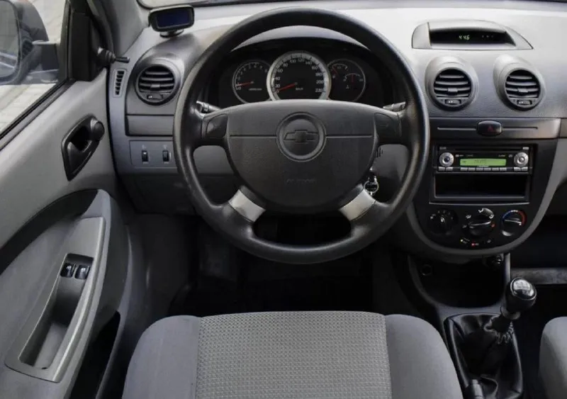 Встречайте новый год на новом автомобиле 🎄, продам экономный, неприхотливый хэтчбек chevrolet lacetti 2011 года, механика, 152 000 оригинального честного пробега, масла не ест от замены до замены, расход ( по городу ~9 литров, трасса - 6 л), автомобиль на свежей зимней резине шипы, автомобиль исключительно южной эксплуатации, московских реагентов не видела, рыжики, вздутие краски на автомобили отсутствуют, весь кузов выглядит отлично, все зазоры, герметики все в заводском состоянии, низа дверей, пороги, стаканы, днище все в отличном состоянии, без коррозии, печка так же без нареканий, по электрике абсолютно все работает, по ходовой ничего не стучит, не гремит, вся обслужена, юридически автомобиль чист, готов к постановке на учет, донецк, +79490963384 цена 590 000 торг покупайте авто с гарантией честной сделки, смотрите мой профиль телеграм (+79493303716 или мой ник avto_lider_dnr) там все отзывы моих клиентов, которые со 📲 tg: @avto_lider_dnr 📞 звоните: +7(949)0963384 - фотография - 5