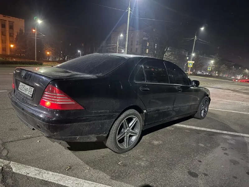 Продам mercedes w220 s500 лонг на ходу по кузову есть митины лобовое разбита диски р 18 резина лысая по документам порядок без запретов пластик утерян есть главная бумажка пластик утерян а основная на месте цена 250.000 руб не ждите новую машину за эти копейки донецк +79494598732 тупые и глупые вопросы не задавать 📞 звоните: +7(949)4598732 - фотография - 4