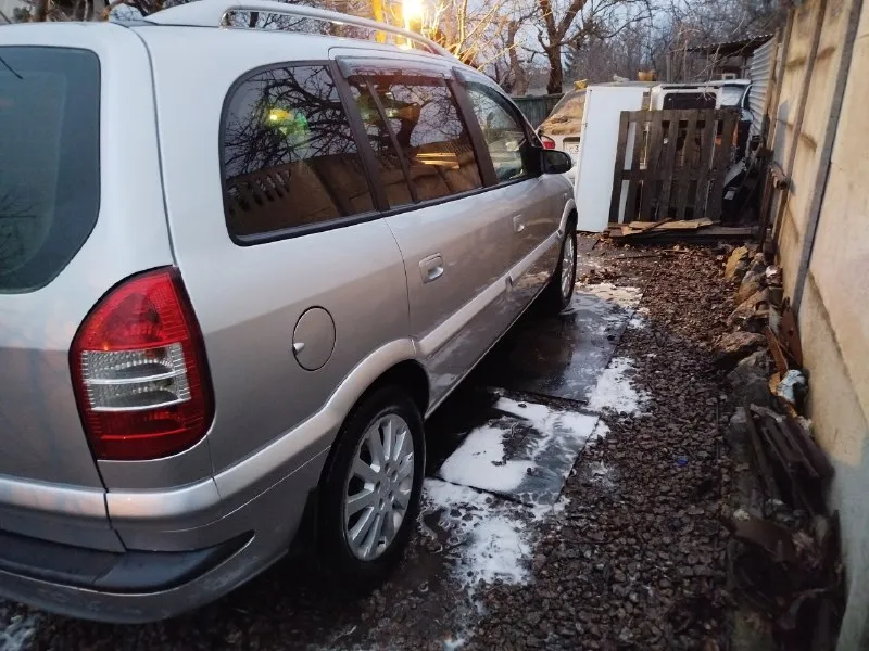 Продам opel зафира а 1.8 газ-бензин. климат все работает авто в идеальном состоянии цена 700000руб. торг у капота+79493732494 📞 звоните: +7(949)3732494 - фотография - 4