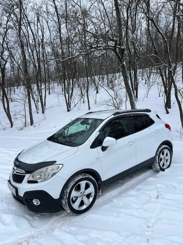 Продам opel mokka 2013 в супер состоянии!!! приехала с краснодара👍(все время находила там, солей морей не видела)! дно идеальное, все болтики как новые! всего два хозяина! пробег-130 # -1.8(140 л. с)(самый надежный, без задиров) коробка-автомат привод-полный комплектация -антиблокировочная система - система курсовой устойчивости - сигнализация - иммобилайзер - бортовой компьютер -круиз контроль - датчики света - датчики дождя -электропривод зеркал -климат контроль - подогревы сидений -подогрев руля -обогрев зеркал -парктроники перед и зад продам opel мокка в супер состоянии, 🍭💯очень комфортный паркетник, машина без посторонних звуков, мягкая на ход, салон и кузов в идеальном состоянии, в родном окрасе (без единого жука), мотор и коробка на отлично!2 ключа. делать ничего не нужно, сел поехал! машина без дтп -зеленая автотека! цена-1🍋315🎁🎁🎁 тел+79494162204 осмотр-донецке/макеевка машинка просто пушка!!!🧨🔥 зеленая автотека 📲 tg: @genyaaaaa 📞 +7(94 📲 tg: @genyaaaaa 📞 звоните: +7(949)4162204 - фотография - 6