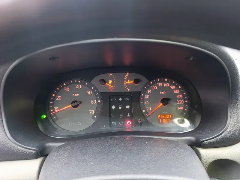 Продам renault симбол 2005 год, в хорошем состоянии, пробег 216 тысяч, нареканий по двигателю кпп и ходовки нет, кузов без ржавчины ( оцинкован) крашеные переднее правое крыло и заднее правое, давно не мной, машина в семье около трёх лет, то что делал за этот период, передние стойки с опорами и пружинами, рычаги передней подвески вместе с шаровами, наконечники тяги схождение, задние пружины радиатор основной нужно докупить радиатор кондиционера, птф двух режимов, замена всех жидкостей, кроме гур. много что расскажу при встрече. два ключа, на зимней резине, летняя два ската в придачу, цена 370 тыс руб маленький торг будет. +79495106221 📞 звоните: +7(949)5106221 - фотография - 8