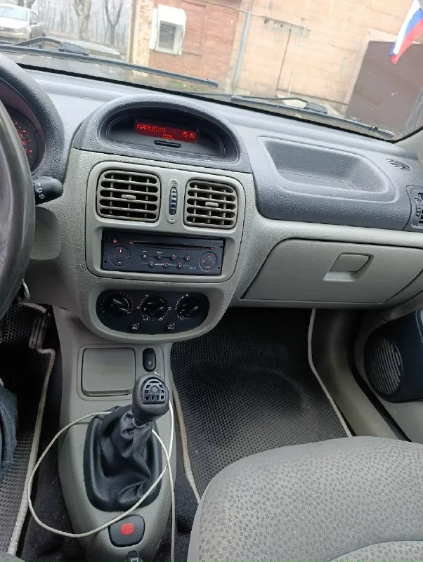 Продам renault симбол 2005 год, в хорошем состоянии, пробег 216 тысяч, нареканий по двигателю кпп и ходовки нет, кузов без ржавчины ( оцинкован) крашеные переднее правое крыло и заднее правое, давно не мной, машина в семье около трёх лет, то что делал за этот период, передние стойки с опорами и пружинами, рычаги передней подвески вместе с шаровами, наконечники тяги схождение, задние пружины радиатор основной нужно докупить радиатор кондиционера, птф двух режимов, замена всех жидкостей, кроме гур. много что расскажу при встрече. два ключа, на зимней резине, летняя два ската в придачу, цена 370 тыс руб маленький торг будет. +79495106221 📞 звоните: +7(949)5106221 - фотография - 9