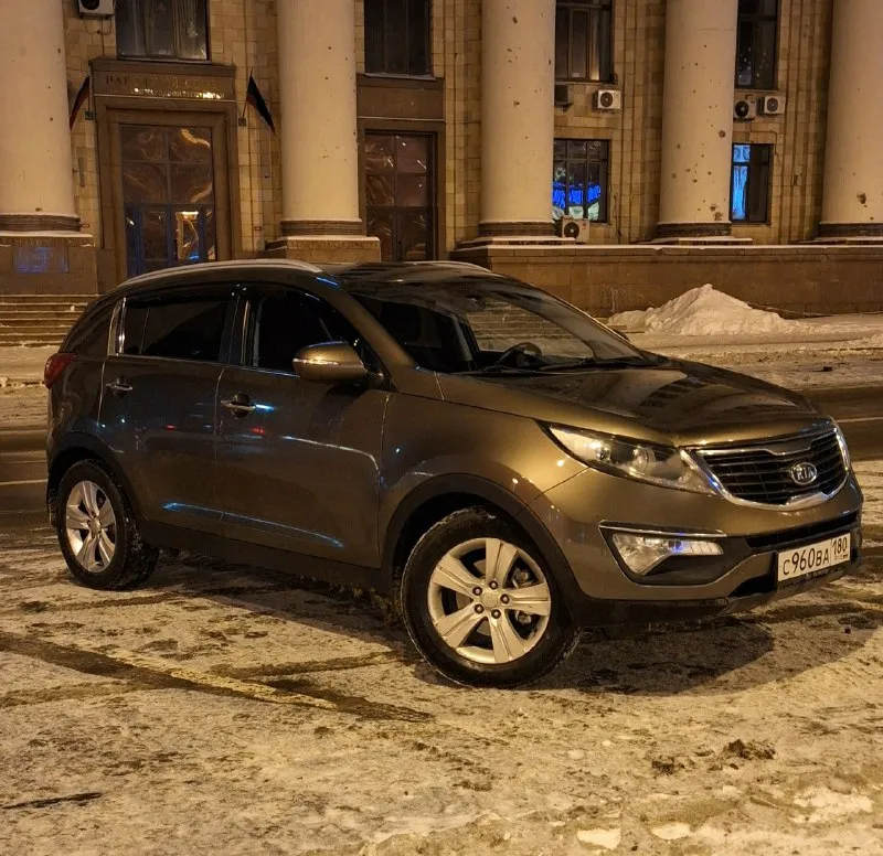 Kia sportage ( kia спортэйдж) 2011 г. в. , г. донецк пробег 175 тыс автомобиль в отличном состоянии хорошая комплектация: двухтонный климат, круиз, камера заднего вида, сенсорная магнитола, мультируль, антибукс, парктроники, видеорегистратор и т. д. кузов в хорошем состоянии, целый, ровный, ржавчины нигде нет двигатель 2.0 работает ровно и тихо. автомат переключает идеально, без пинков и толчков вся ходовая в идеале (половина ходовой новая). едет прекрасно, мягко, без посторонних шумов. хорошая резина. салон целый, опрятный, не затертый. все работает в машине, полностью обслужена цена 1.250 +79498794718 📞 звоните: +7(949)8794718 - фотография - 3