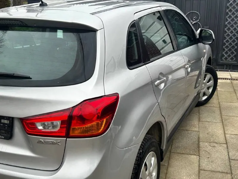 Продам mitsubishi asx рестайлинг год выпуска:2012 объём двигателя:1.6.v16 кпп механическая родной пробег:137.000 км автомобиль в родном окрасе! состояние кузова идеальное все технические обслуживания проводились исключительно у официального дилера, с соблюдением всех сроков. авто в отличном состоянии как технически, так и визуально. заводское остекление. комплектация: бортовой компьютер, подогрев сидений,4 стеклоподъемника, кондиционер, электро зеркала, противотуманные фары, подогрев стекл, abs esp, aux bluetooth, полный комплект ключей и много чего прочего для комфортного вождения по документам любой вид оформления автотека ✅ цена: 960 руб торг срочная г. донецк номер телефона: +7949-487-35-71 📲 tg:. 📞 звоните: +7(949)4873571 - фотография - 3