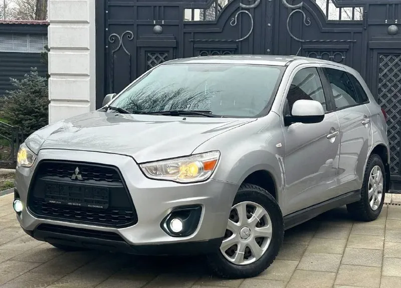 Продам mitsubishi asx рестайлинг год выпуска:2012 объём двигателя:1.6.v16 кпп механическая родной пробег:137.000 км автомобиль в родном окрасе! состояние кузова идеальное все технические обслуживания проводились исключительно у официального дилера, с соблюдением всех сроков. авто в отличном состоянии как технически, так и визуально. заводское остекление. комплектация: бортовой компьютер, подогрев сидений,4 стеклоподъемника, кондиционер, электро зеркала, противотуманные фары, подогрев стекл, abs esp, aux bluetooth, полный комплект ключей и много чего прочего для комфортного вождения по документам любой вид оформления автотека ✅ цена: 960 руб торг срочная г. донецк номер телефона: +7949-487-35-71 📲 tg:. 📞 звоните: +7(949)4873571 - фотография - 5