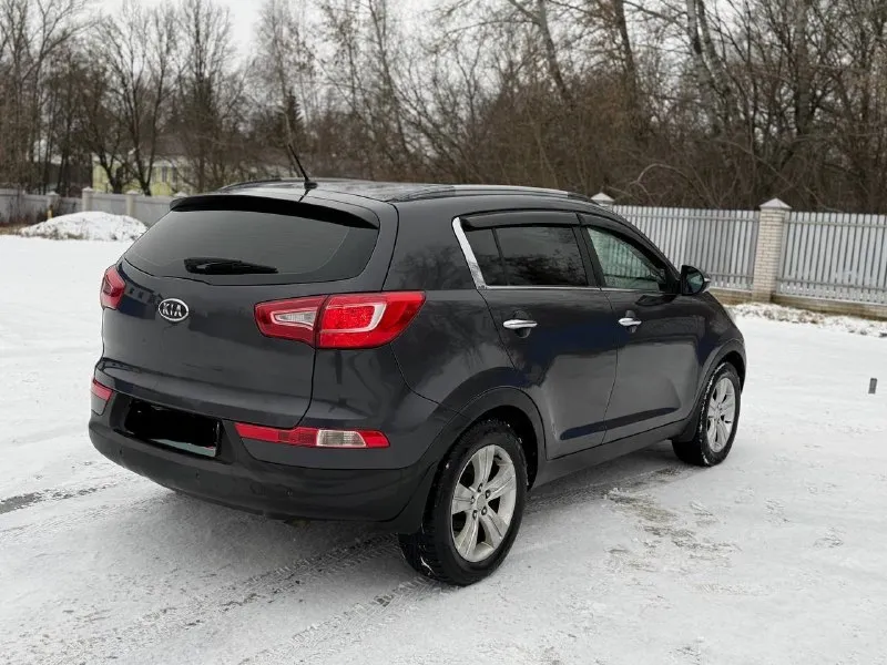 💶 Цена: 950 000₽. 📮 город: горловка-енакиево 🚘 марка / модель: kia sportage 📅 год выпуска: 2011 📊 пробег: - 230 000 км. ⛽ двигатель (тип, объем, мощность): 2.0, 150л. С. 🔧 тип кпп: механика 👨‍⚖ владельцев в птс: 3 📝 описание: продам kia sportage двигатель 2.0 работает отлично, без посторонних звуков, масло не ест. Коробка передач механика переключает, без нареканий. Ходовая часть в полном порядке (обслужена) кузов в идеальном состоянии. Салон чистый и ухoженный, в авто не курили. Компетенция максимальная:климат контроль, полный мульти- руль, полный электра пакет, подогрев, подогрев сидений, датчик света, датчик дождя, штатная аудио система, bluetooth, aux, usb. Остекление все родные, без трещин. Резина стоит хорошая r16 остальные вопросы по телефону. ☎ контактный телефон: +79496788777.
📞 Звоните: +7(949)6788777 - фотография - 2