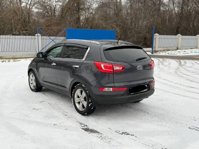 💶 Цена: 950 000₽. 📮 город: горловка-енакиево 🚘 марка / модель: kia sportage 📅 год выпуска: 2011 📊 пробег: - 230 000 км. ⛽ двигатель (тип, объем, мощность): 2.0, 150л. С. 🔧 тип кпп: механика 👨‍⚖ владельцев в птс: 3 📝 описание: продам kia sportage двигатель 2.0 работает отлично, без посторонних звуков, масло не ест. Коробка передач механика переключает, без нареканий. Ходовая часть в полном порядке (обслужена) кузов в идеальном состоянии. Салон чистый и ухoженный, в авто не курили. Компетенция максимальная:климат контроль, полный мульти- руль, полный электра пакет, подогрев, подогрев сидений, датчик света, датчик дождя, штатная аудио система, bluetooth, aux, usb. Остекление все родные, без трещин. Резина стоит хорошая r16 остальные вопросы по телефону. ☎ контактный телефон: +79496788777.
📞 Звоните: +7(949)6788777 - фотография - 3