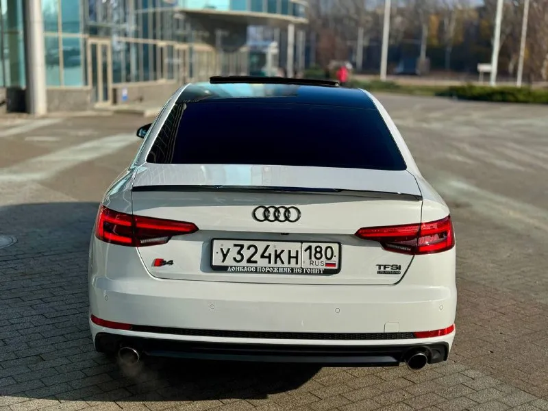 Продам свою машину audi a4 sport 2.0 tfsi quattro (s line) 2017 год (полный привод) мощность двигателя 249л. с, сделан stage 1. +- 320л. с s tronic. сделан легкий выхлоп звучит приятно. родной пробег 157 тысяч авто официал, не пригнанный что касается технической части масла фильтра меняю каждые 7 тысяч от замены до замены масла не берет что касается ходовой вложений никаких не требует как и по технической части все обслужено. кузов в отличном состоянии машина очень красивая и выделяется из потока. едет авто очень бодро ездить одно удовольствие! что касается комплектации в редкой и богатой комплектации оpигинaльные диски audi r18. чepный потолок. люк, комбинированная обивка сидений материалом alcantara (перфорированным) с кожей, с оттиском s line на спинках передних сидений полный электро пакет, электро зеркала, электро сидений, круиз контроль, 3х зонный климат контроль, датчик дождя, датчик света, подогревы сидений, подогрев руля, подогрев лобового, подогрев зеркал, под рулевые лепестки, выбор режима езды кнопка старт стоп. стоит расширенный планшет с сохранением заводского меню. и так далее расписывать много. я собственник оформлена на меня продавать буду я!! от машины не избавлюсь за машину не стыдно цена 2.250.000 кто приедет с деньгами будет хороший торг при виде денег. так же возможен обмен с вашей доплатой нахожусь в донецке +79495721215 - фотография - 6