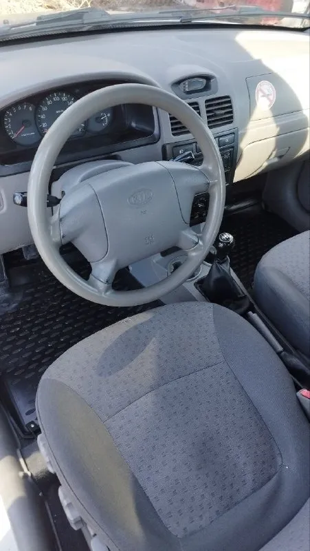 🚀 Продаётся надёжный и экономичный kia rio! 🚀
Ищете неприхотливый автомобиль на каждый день? Ваш выбор - kia rio в отличном состоянии!
✅ Преимущества:
Экономичный расход топлива – идеальный вариант для города и пригорода.
Просторный салон – комфортно для водителя и пассажиров.
Надёжная подвеска – уверенно держит дорогу.
Вместительный багажник – для ваших покупок и багажа.
Ухоженный внешний вид – автомобиль выглядит достойно.
🛠 Техническое состояние:
Год выпуска: 2004
Пробег: 330 000 км
Двигатель 1.5 работает ровно, масло не ест, передвижение на газу/бензине
💰 Цена: 375.000р
📞 Контакты:+7(949)317-39-50,алексей
🏙Город:донецк
Звоните прямо сейчас и договоритесь о просмотре!
Не упустите возможность стать обладателем отличного автомобиля по выгодной цене!
📞 Звоните: +7(949)3173950 - фотография - 4