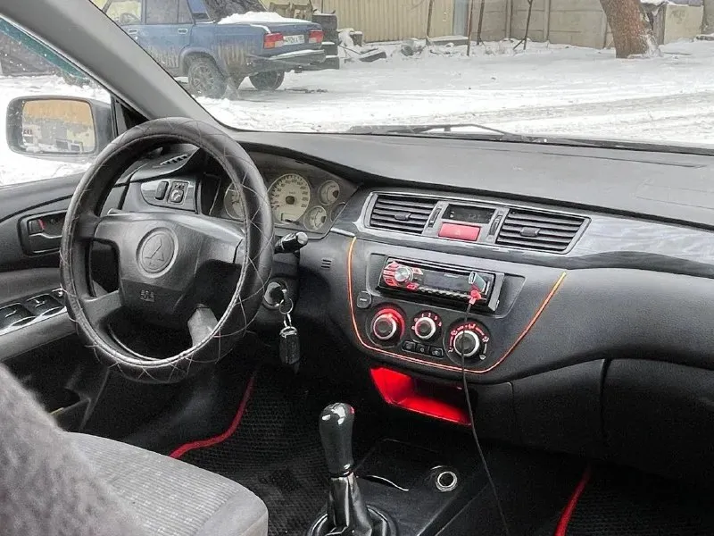 Mitsubishi лансер 9🔥🔥 2005 года без гнили ! дно, пороги, все несущие части целые 👍 документы полный порядок ✅ ходовая часть мячик авто дымит нужно поменять маслосьемники ‼️ цена 🎁 370к +79497921304 +79493182670 донецк 📞 звоните: +7(949)7921304 - фотография - 5