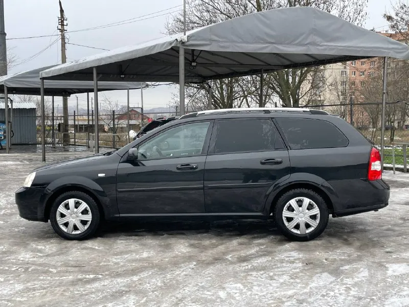 (продам) chivrolet lacetti год выпуска 2008 обьем 1.6 универсал автомобиль без вложений двигатель 1.6 в прекрасном состоянии не дымит не троит масло не расходует тяга отличная коробка без нареканий не хрустит не выбивает ходовая мягкая не стучит не гремит по кузову рыжиков гнили нет дно пороги стаканы аланджероны целые салон чистый ухоженный сидение не продавлены салон не прокурен комплектация кондиционер 4 стеклоподъемника абс 2 подушки безопасности противотуманые фары мультимедиа диски r15 свежая зимняя резина регулировка зеркал обогрев заднего стекла юридически кристальна чиста город осмотра мариуполь номер для звонка +7 (949) 085-43-96 номер для смс +79620026211 (цена) 465.000₽ хороший торг у капота - фотография - 7