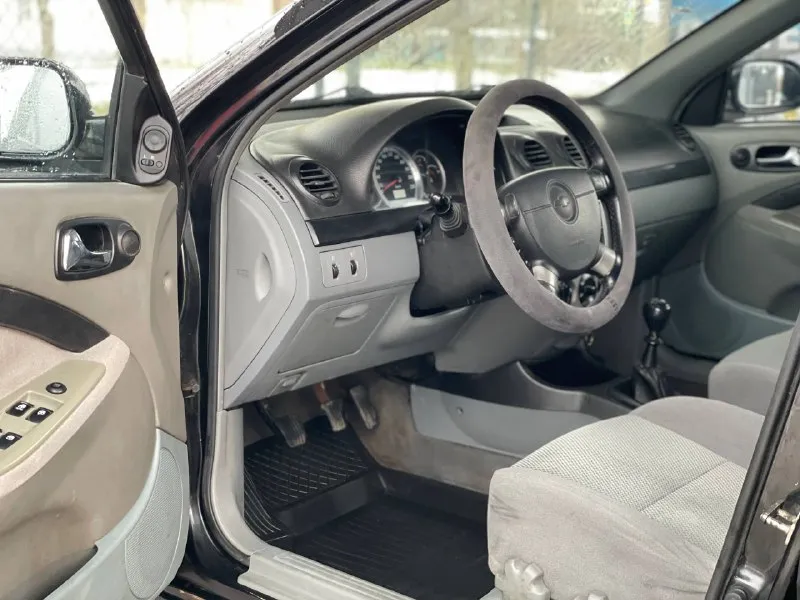 (продам) chivrolet lacetti год выпуска 2008 обьем 1.6 универсал автомобиль без вложений двигатель 1.6 в прекрасном состоянии не дымит не троит масло не расходует тяга отличная коробка без нареканий не хрустит не выбивает ходовая мягкая не стучит не гремит по кузову рыжиков гнили нет дно пороги стаканы аланджероны целые салон чистый ухоженный сидение не продавлены салон не прокурен комплектация кондиционер 4 стеклоподъемника абс 2 подушки безопасности противотуманые фары мультимедиа диски r15 свежая зимняя резина регулировка зеркал обогрев заднего стекла юридически кристальна чиста город осмотра мариуполь номер для звонка +7 (949) 085-43-96 номер для смс +79620026211 (цена) 465.000₽ хороший торг у капота - фотография - 9