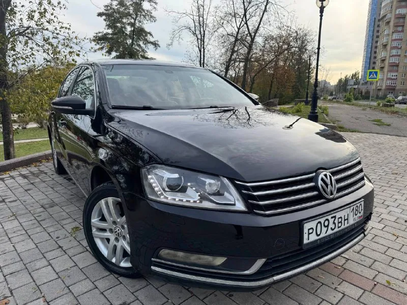 Продам volkswagen passat b7 2012 г. 1.8 (152 л. с) комплектация «comfortline» имеется 2-х зонный климат контроль, мульти руль, датчики парковки, так же есть датчик света, передние и задние электростеклоподъемники, подогрев сидений, обогрев зеркал, и обогрев лобового стекла, кожаный руль, бортовой компьютер. задний и передний парктроник. присутствует система антиблокировки тормозов, а так же система экстренного торможения. освещение адаптивное, фары противотуманные. коробка, двигатель, ходовка работают без нареканий. резина зимняя, протектор хороший. автомобиль в идеальном состоянии, без вложений. пробег 185т. родной не скручен. два владельца по птс. переоформление без проблем. возможен обмен ! цена 1.070 +79494979811 - фотография - 3