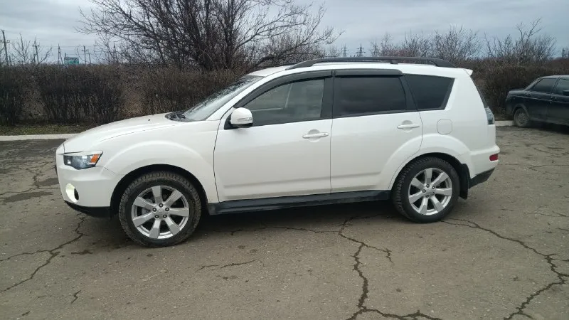 Mitsubishi оутландер xl рестайлинг 2011г. в 2,4л 220т. км 4wd климат контроль. 4 эсп датчик света. подогрев сидений. климат контроль. кожаный салон. мультимедиа. камера заднего вида. сигнализация с обратной связью. установлены новые дхо 2-х режимные. сделана качественная шумоизоляция дверей и багажного отделения, салон кожаный трансформер в хорошем состоянии, эво ковры вплоть до багажника, обслужена выхлопная система (новый не громкий приятный бархатистый выхлоп). резина зима в хорошем состоянии. осмотр г. алчевск цена 1🍋 280тр. т. +79591139030 📞 звоните: +7(959)1139030 - фотография - 5