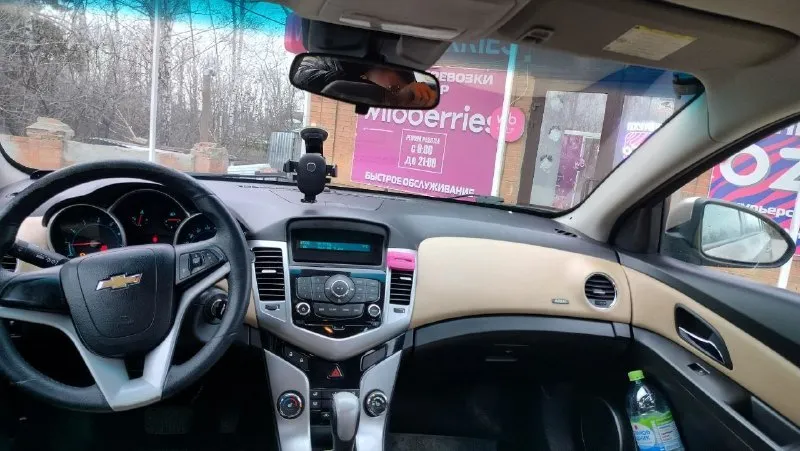 Продам chevrolet круз 2011 года выпуска на автомате. двигатель 1.8(141 л. с)не дымит, масло не ест. автомат не пинае, переключает плавно. есть мелкие жизненные коцки. пороги, дно целые. меняны задние тормозные суппорта, троса ручника, колодки, стойки. поменяны фазорегуляторы, гос. печка дует огонь прогревается быстро, даже в морозы.4 подъемника, а ключа. цена 615 00.осмотр макеевка. +79498450521 📞 звоните: +7(949)8450521 - фотография - 7