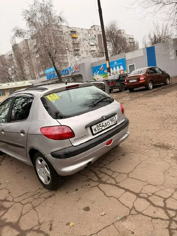 Продам peugeot 206.год 1999.бензин. кузов оценкованый. механика донецк. цена 185.т. руб. тел +79498003232 любое оформление уже на 180. возможен обмен 📞 звоните: +7(949)8003232 - фотография - 3