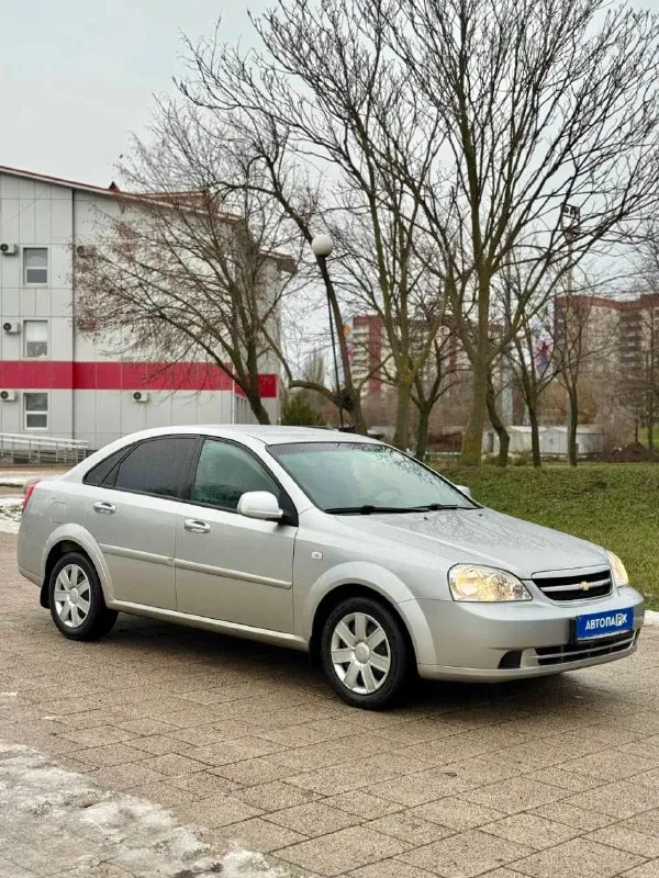 🇰🇵 chevrolet lacetti 💰цена: 670 000р 🏢город: мариуполь 📅год выпуска: 2012 🧾пробег: 124 782км. ⚙️двигатель: 1.6 ⛽топливо: бензин ⚙️кпп: механика 📞 телефон: +7-949-727-41-51 +7-949-551-91-52 +7-989-263-55-56 💾 описание: ✅ кузов без коррозии. ✅ южная эксплуатация. ✅ оригинальный пробег. ✅ техническая часть на 5+ ✅ заводское остекление. ✅ салон как новый. ❄️ кондиционер, гур, abs, 2 airbag, подогрев сидений, android магнитола, зимняя резина, центральный замок, электропакет. улица шевченко 2️⃣6️⃣9️⃣ 🏦 возможна продажа в кредит по двум документам. - фотография - 3