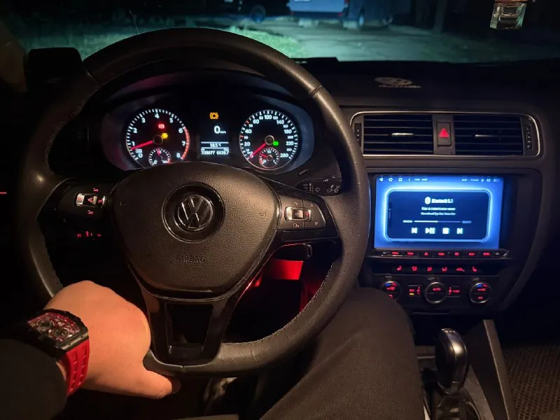 Jetta 6 1.4 турбо 155 л с. сил машина идеальном состоянии 2 собственник не бита не крашена родная подкраска в подарок дам передние родные фары и задние новые цена 1.150 торг у капота быстрым хороший торг звоните в любое время +79490749865 - фотография - 2