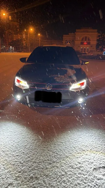 Jetta 6 1.4 турбо 155 л с. сил машина идеальном состоянии 2 собственник не бита не крашена родная подкраска в подарок дам передние родные фары и задние новые цена 1.150 торг у капота быстрым хороший торг звоните в любое время +79490749865 - фотография - 3