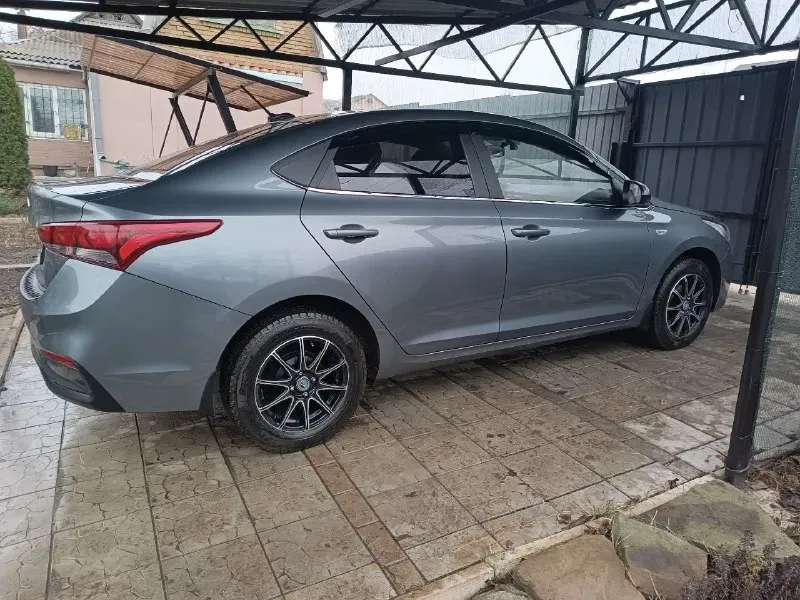 Хундай солярис 2 2019год двигатель 1.4. кпп ручная 6 скоростей. пробег 112000км. продажа от собствен... - фотография