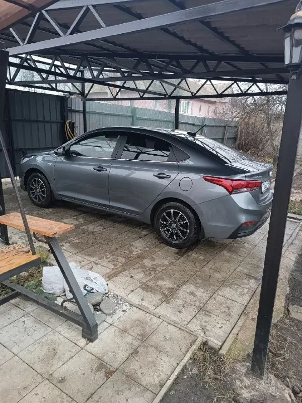 Хундай солярис 2 2019год двигатель 1.4. кпп ручная 6 скоростей. пробег 112000км. продажа от собственника, я хозяин. установлена сигнализация. авто очень экономичный. лед свет. хорошая магнитола с яндекс навигатором. подогрев зеркал и заднего стекла. подогрев передних сидений. центральный подлокотник. видеорегистратор. камера заднего вида. машина обработана этим летом. сделана шумоизоляция арок. состояние очень хорошее. два комплекта колес, резина зимняя и диски легкосплавные новые. торг реальному покупателю. цена 1160000. +79493451399 📞 звоните: +7(949)3451399 - фотография - 3