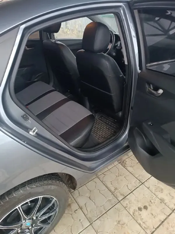 Хундай солярис 2 2019год двигатель 1.4. кпп ручная 6 скоростей. пробег 112000км. продажа от собственника, я хозяин. установлена сигнализация. авто очень экономичный. лед свет. хорошая магнитола с яндекс навигатором. подогрев зеркал и заднего стекла. подогрев передних сидений. центральный подлокотник. видеорегистратор. камера заднего вида. машина обработана этим летом. сделана шумоизоляция арок. состояние очень хорошее. два комплекта колес, резина зимняя и диски легкосплавные новые. торг реальному покупателю. цена 1160000. +79493451399 📞 звоните: +7(949)3451399 - фотография - 4