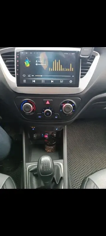 Хундай солярис 2 2019год двигатель 1.4. кпп ручная 6 скоростей. пробег 112000км. продажа от собственника, я хозяин. установлена сигнализация. авто очень экономичный. лед свет. хорошая магнитола с яндекс навигатором. подогрев зеркал и заднего стекла. подогрев передних сидений. центральный подлокотник. видеорегистратор. камера заднего вида. машина обработана этим летом. сделана шумоизоляция арок. состояние очень хорошее. два комплекта колес, резина зимняя и диски легкосплавные новые. торг реальному покупателю. цена 1160000. +79493451399 📞 звоните: +7(949)3451399 - фотография - 7