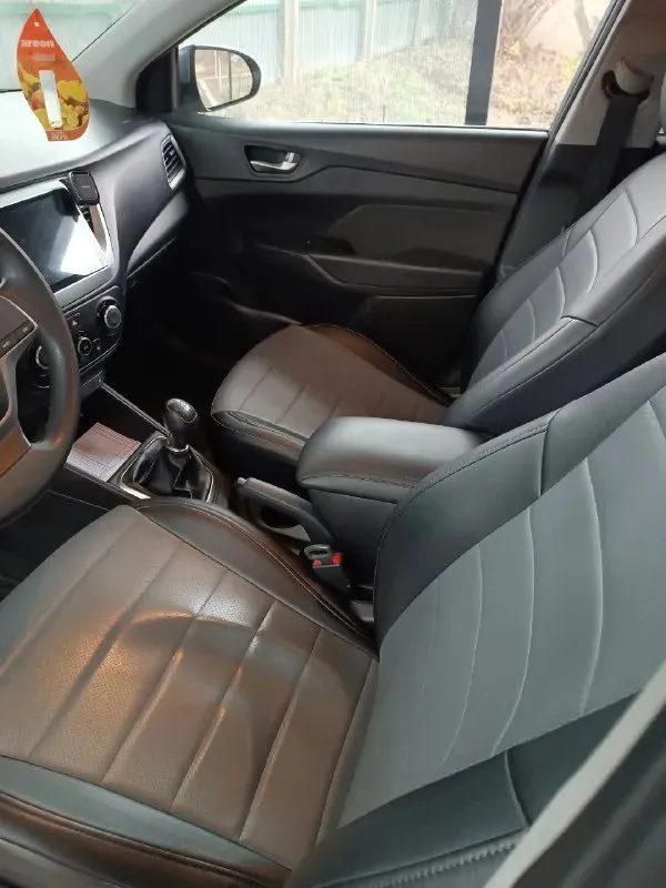 Хундай солярис 2 2019год двигатель 1.4. кпп ручная 6 скоростей. пробег 112000км. продажа от собственника, я хозяин. установлена сигнализация. авто очень экономичный. лед свет. хорошая магнитола с яндекс навигатором. подогрев зеркал и заднего стекла. подогрев передних сидений. центральный подлокотник. видеорегистратор. камера заднего вида. машина обработана этим летом. сделана шумоизоляция арок. состояние очень хорошее. два комплекта колес, резина зимняя и диски легкосплавные новые. торг реальному покупателю. цена 1160000. +79493451399 📞 звоните: +7(949)3451399 - фотография - 8