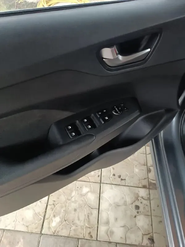 Хундай солярис 2 2019год двигатель 1.4. кпп ручная 6 скоростей. пробег 112000км. продажа от собственника, я хозяин. установлена сигнализация. авто очень экономичный. лед свет. хорошая магнитола с яндекс навигатором. подогрев зеркал и заднего стекла. подогрев передних сидений. центральный подлокотник. видеорегистратор. камера заднего вида. машина обработана этим летом. сделана шумоизоляция арок. состояние очень хорошее. два комплекта колес, резина зимняя и диски легкосплавные новые. торг реальному покупателю. цена 1160000. +79493451399 📞 звоните: +7(949)3451399 - фотография - 9